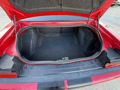 Used 2018 Dodge Challenger R/T Scat Pack w/ Leather Interior Group RWD image 17