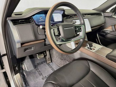 Used 2025 Land Rover Range Rover Long Wheelbase Autobiography AWD/4WD image 9