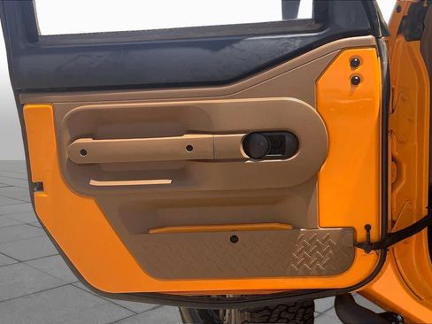 Used 2012 Jeep Wrangler Unlimited Rubicon w/ Connectivity Group AWD/4WD image 21
