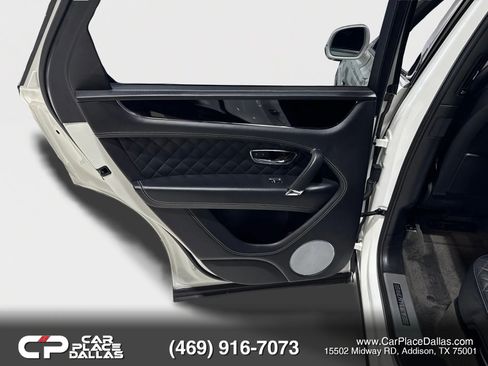 Used 2020 Bentley Bentayga AWD/4WD image 16
