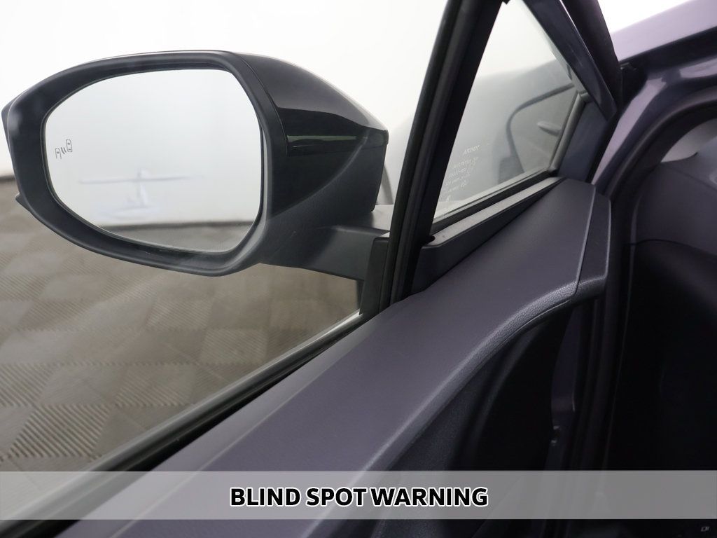 Used 2025 Toyota Prius LE FWD image 4