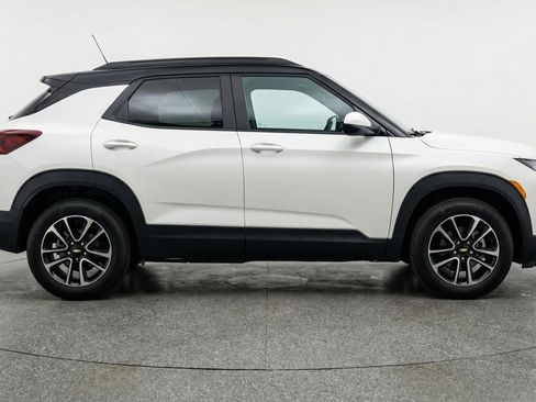 Used 2025 Chevrolet TrailBlazer LT image 11