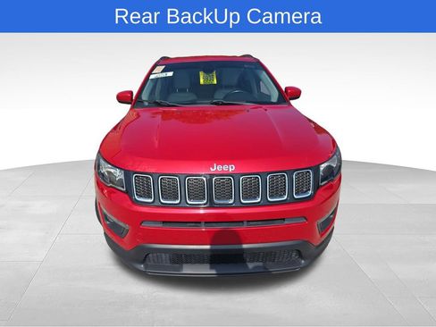 Used 2017 Jeep Compass Latitude FWD image 2
