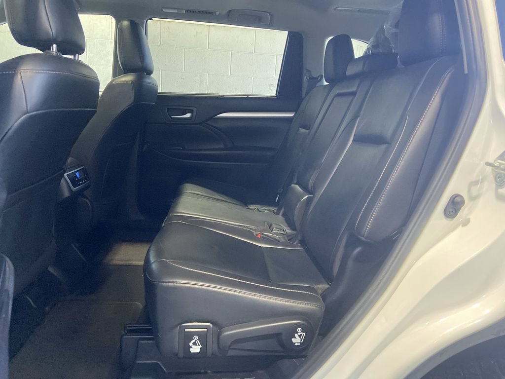 Used 2019 Toyota Highlander XLE AWD/4WD image 25