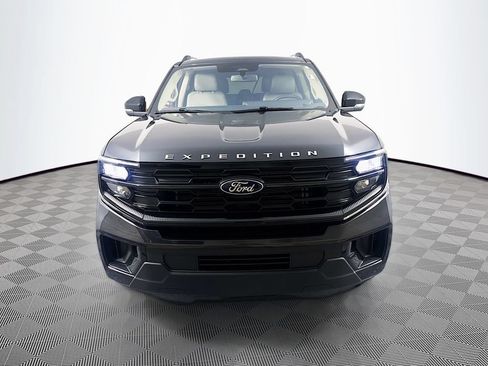 Used 2025 Ford Expedition Active RWD image 2