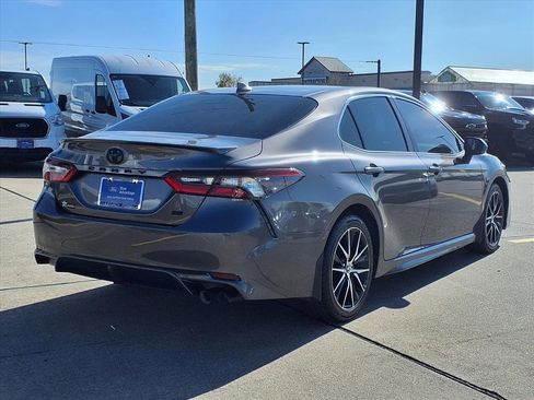 Used 2023 Toyota Camry SE image 2