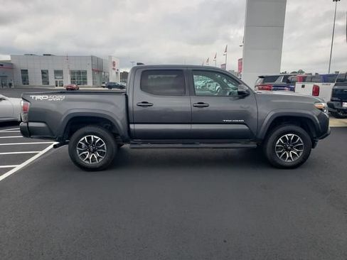 Used 2022 Toyota Tacoma TRD Sport AWD/4WD image 4