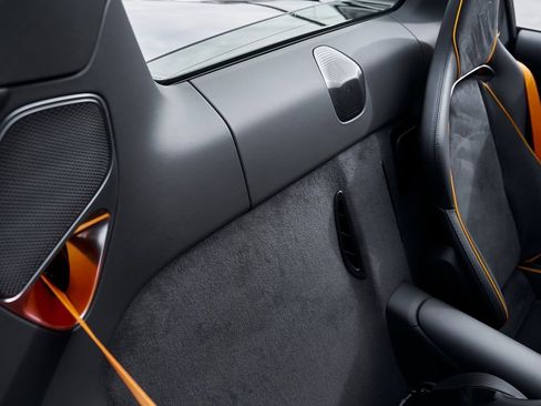 Used 2025 McLaren Artura Spider image 42