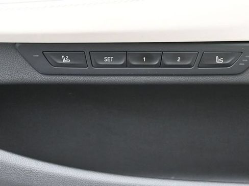 Used 2022 BMW 750i xDrive w/ Luxury Rear Seating Package AWD/4WD image 12