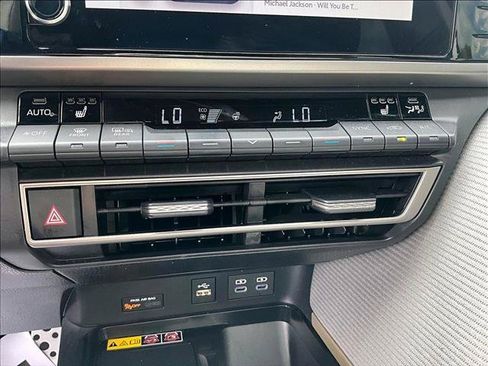 Used 2025 Toyota Camry SE w/ Convenience Package FWD image 23