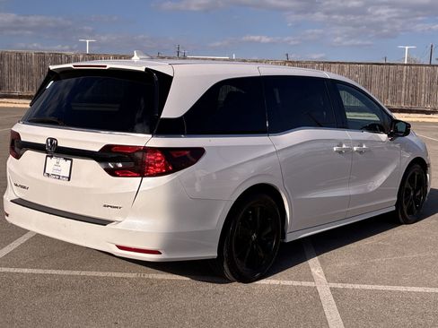 Certified 2024 Honda Odyssey Sport image 6