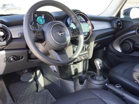 Used 2023 MINI Cooper 2-Door Hardtop image 9