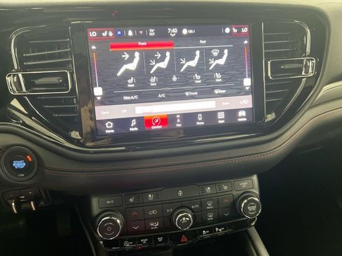 Used 2024 Dodge Durango GT AWD/4WD image 17