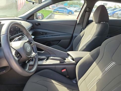 Used 2025 Hyundai Elantra Sport image 17