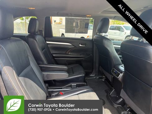 Used 2019 Toyota Highlander XLE w/ Carpet Mat Package (TMS) AWD/4WD image 15