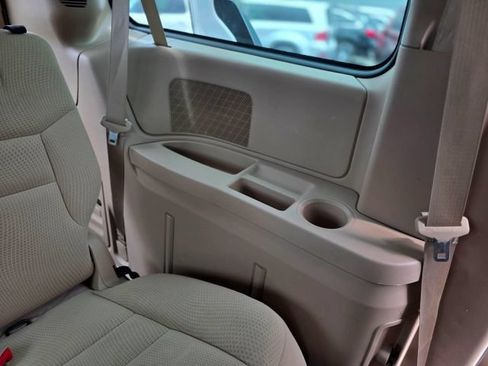 Used 2015 Dodge Grand Caravan American Value Package w/ UConnect Hands-Free Group FWD image 35