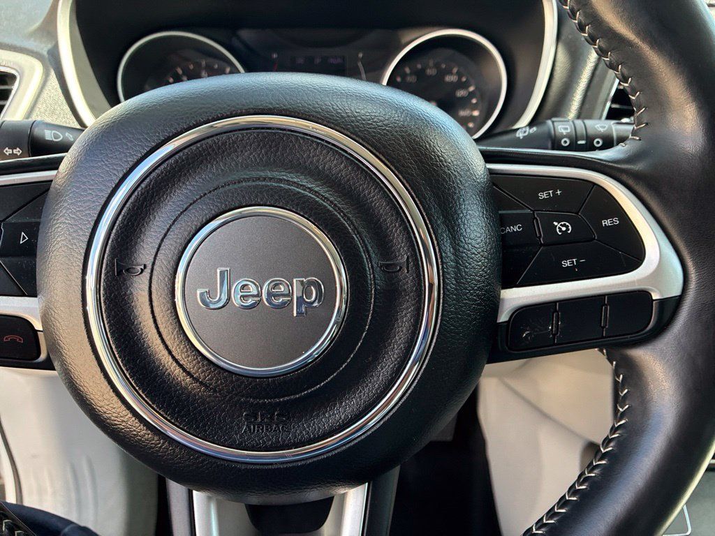 Used 2019 Jeep Compass Latitude FWD image 25