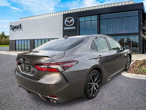 Used 2024 Toyota Camry SE image 3