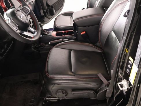 Used 2023 Jeep Gladiator Rubicon w/ Cold Weather Group image 13