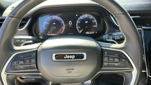 Used 2023 Jeep Grand Cherokee Altitude AWD/4WD image 12