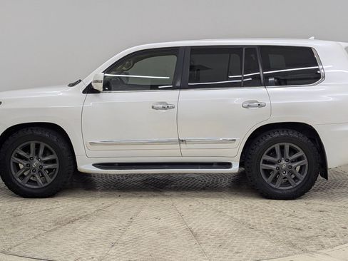 Used 2013 Lexus LX 570 4WD image 2