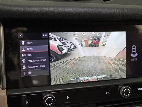 Certified 2025 Porsche Macan image 26