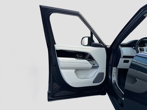 New 2026 Land Rover Range Rover Long Wheelbase Autobiography image 23