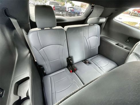 Used 2022 Buick Enclave Essence image 25