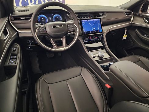 New 2025 Jeep Grand Cherokee Limited image 15