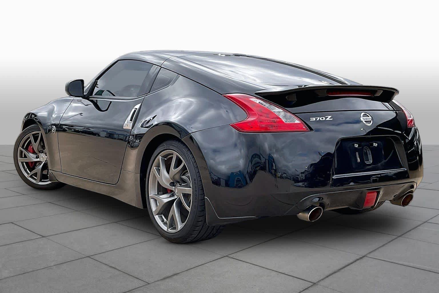 Used 2017 Nissan 370Z Coupe RWD image 12