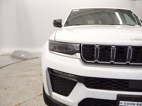 New 2026 Jeep Grand Cherokee L Limited w/ Trailer Tow Package AWD/4WD image 14