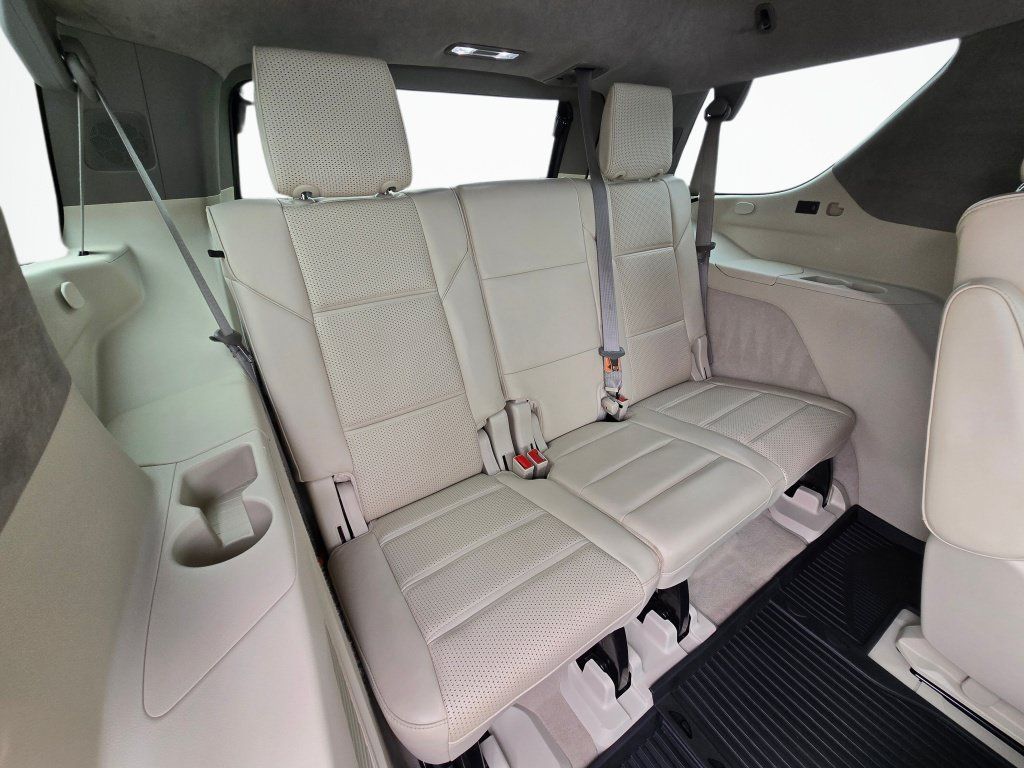 Used 2021 Cadillac Escalade Sport Platinum w/ LPO, ONYX Package AWD/4WD image 23