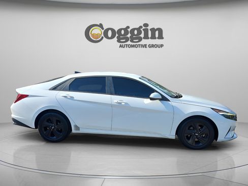 Used 2021 Hyundai Elantra SEL image 6