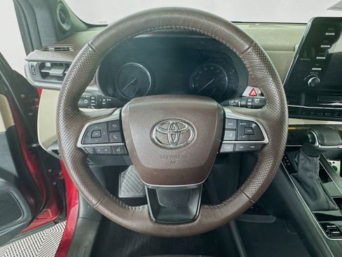 Certified 2023 Toyota Sienna Platinum AWD/4WD image 13