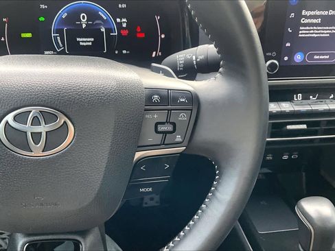 Used 2025 Toyota Camry SE w/ Convenience Package FWD image 21