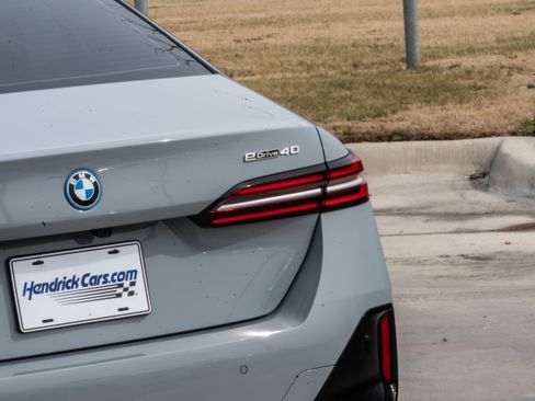 Used 2026 BMW i5 eDrive40 w/ M Sport Package image 8