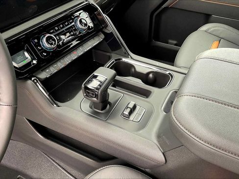 New 2025 GMC Sierra 1500 AT4 w/ AT4 Premium Package AWD/4WD image 11