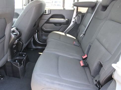 Used 2020 Jeep Wrangler Unlimited Sahara AWD/4WD image 35
