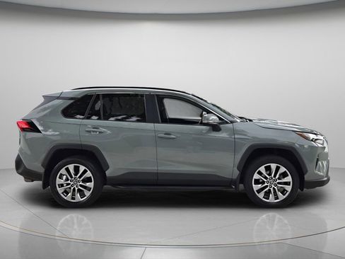 Used 2022 Toyota RAV4 XLE Premium AWD/4WD image 3