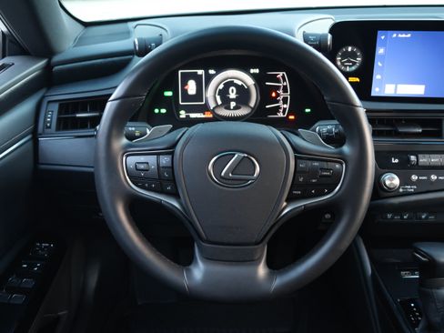Used 2025 Lexus ES 300h w/ Premium Package FWD image 16