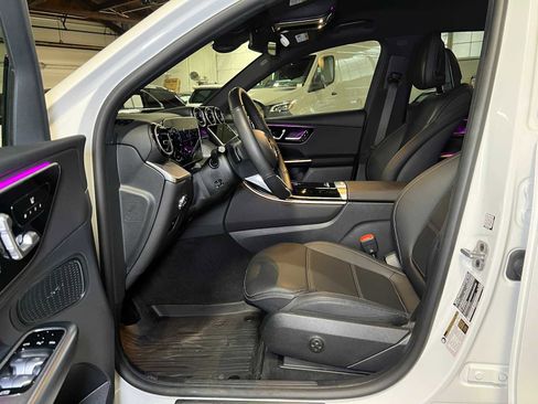 Certified 2025 Mercedes-Benz GLC 300 4MATIC image 23