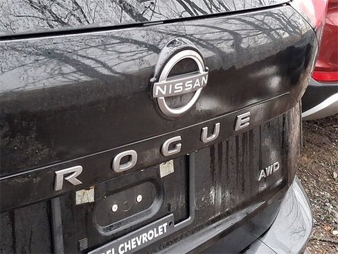 Used 2024 Nissan Rogue S image 9