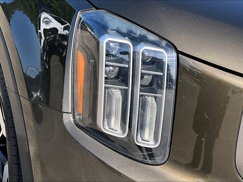Used 2023 Kia Telluride EX w/ EX Captain's Chair Package FWD image 25