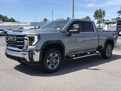 Used 2025 GMC Sierra 2500 SLE w/ SLE Value Package; AWD/4WD image 7