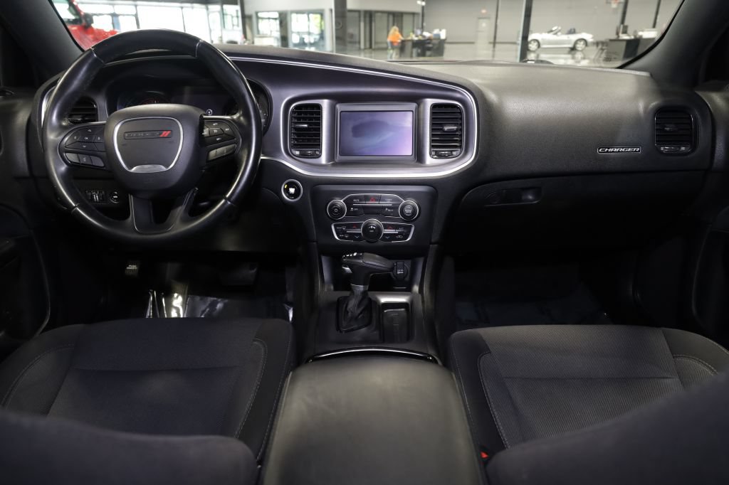 Used 2018 Dodge Charger SXT w/ Blacktop Package RWD image 23