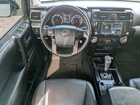Used 2022 Toyota 4Runner TRD Off-Road Premium AWD/4WD image 15