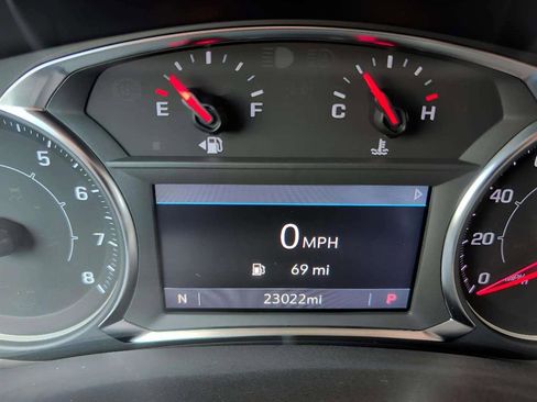 Used 2024 GMC Terrain SLT image 11