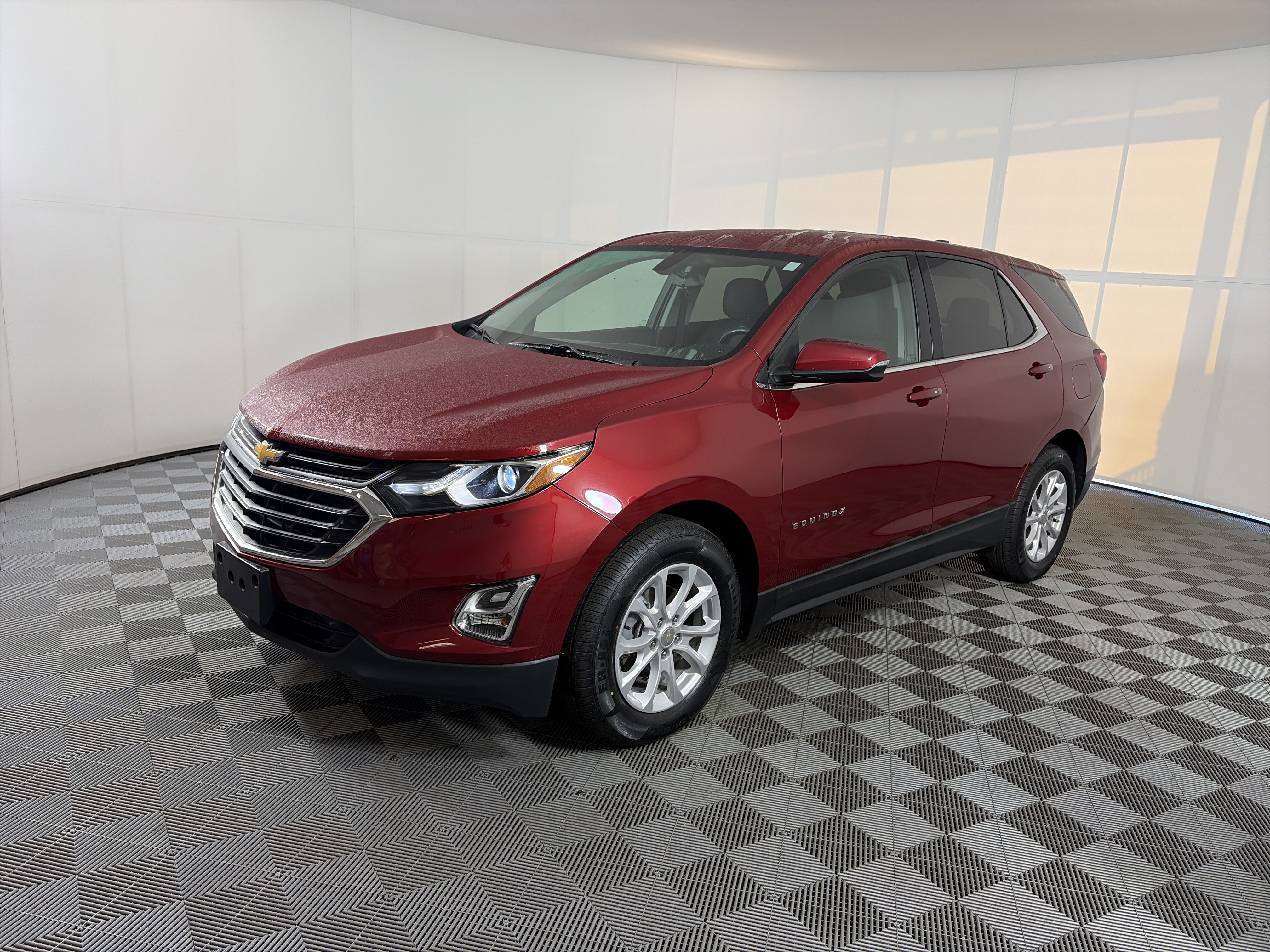 Used 2019 Chevrolet Equinox LT FWD image 2