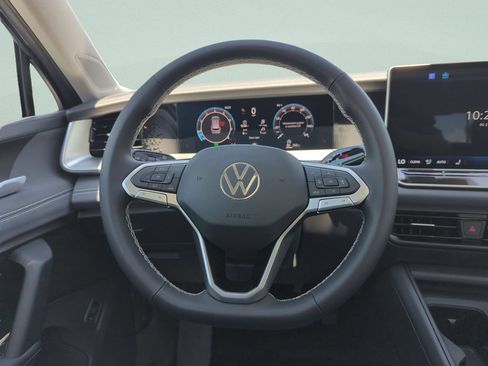 New 2026 Volkswagen Tiguan SE FWD image 22