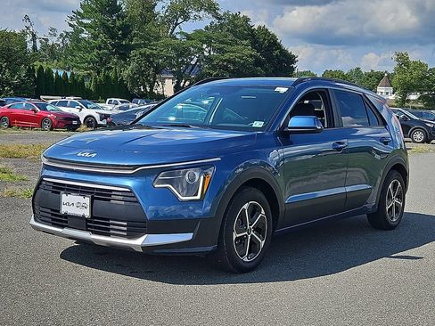 Certified 2025 Kia Niro EX w/ EX Cold Weather Package FWD image 3